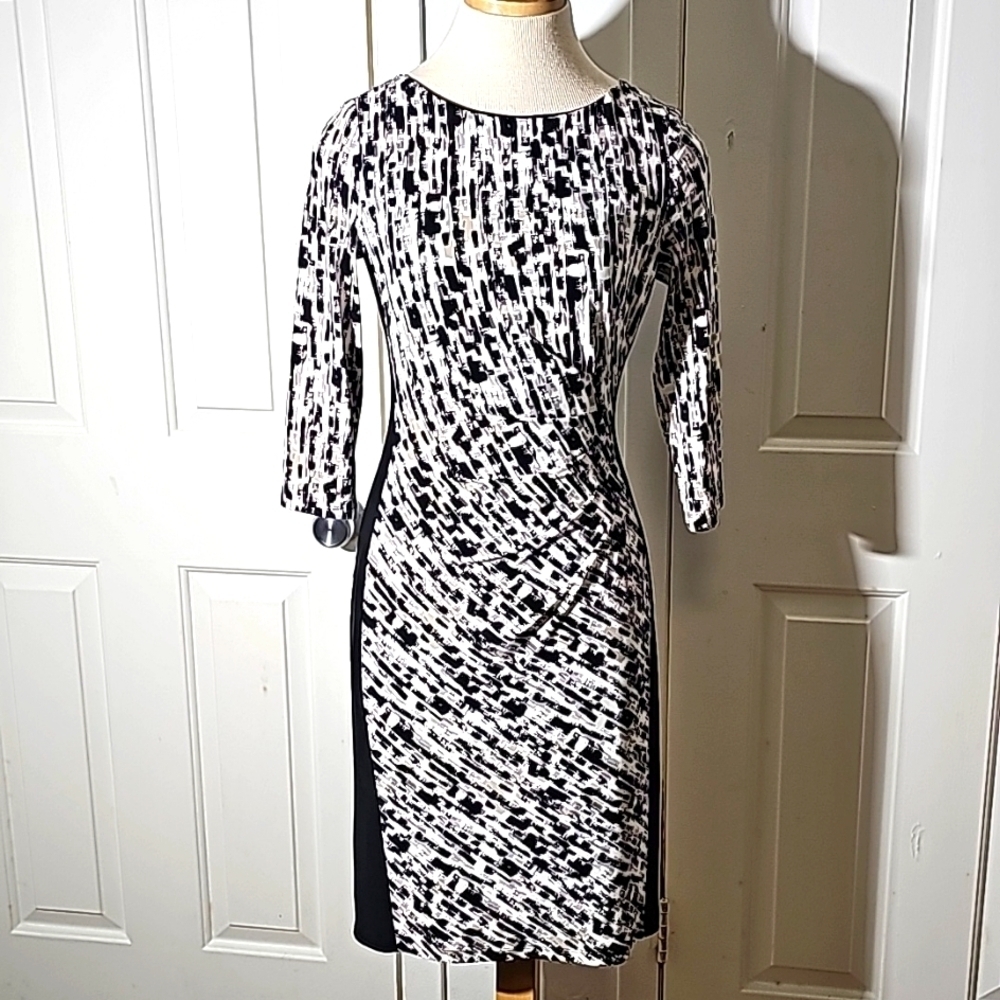 RALPH LAUREN, sheith dress ruching at waist very flattering size 4. Bla…